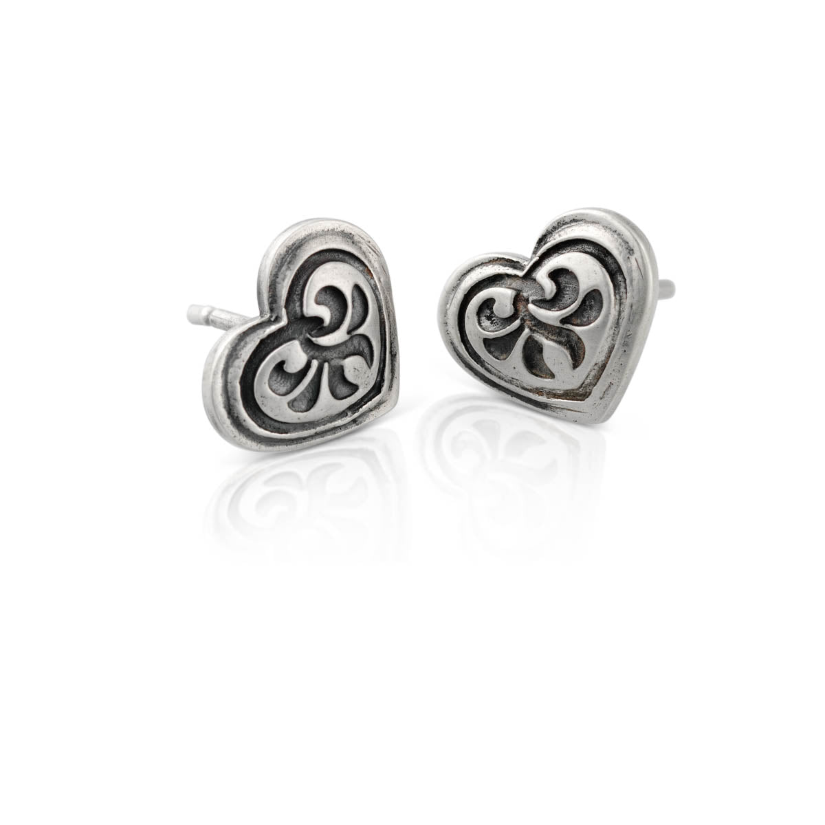 HEART OF LOVE POST EARRINGS